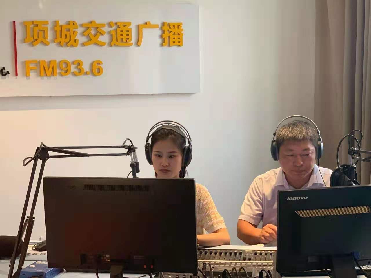 中华财险周口中支理赔人员走进直播间，接受听众“面对面”提问
