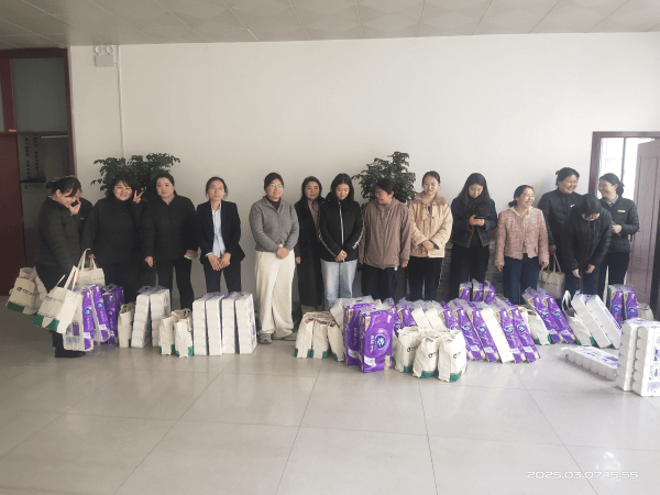 中国人寿财险周口市中心支公司开展“三八妇女节”座谈会