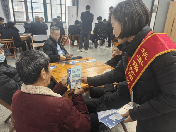 “3.15金融护航夕阳红”--华安保险周口中支开展老年人反洗钱宣传