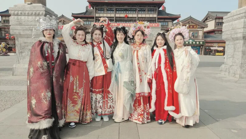 中国太保寿险周口中心支公司组织开展迎“三八”国际妇女节主题活动