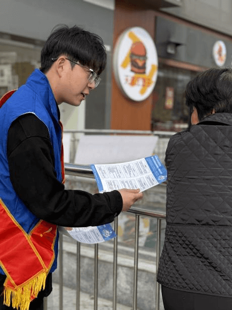 渤海财险周口中支开展“3·15”金融消费者权益保护宣传活动