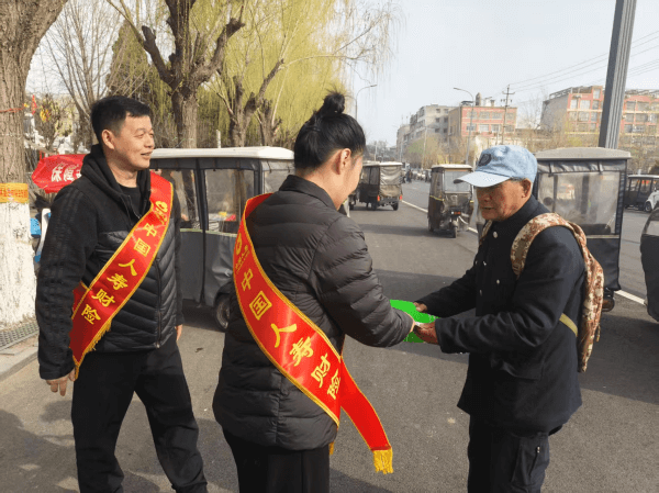 中国人寿财险周口中支鹿邑县营销服务部开展消费者权益保护教育宣传活动