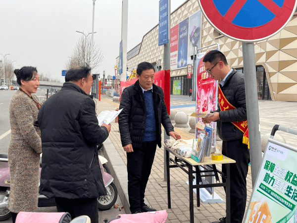 中国人寿财险周口中支开展消费者权益保护教育宣传活动---3.15“进商圈”篇