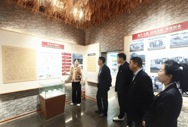 农银人寿周口中支党支部：清明寄哀思 传承向未来