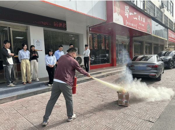 阳光财险周口中支组织开展消防 安全培训及演练活动