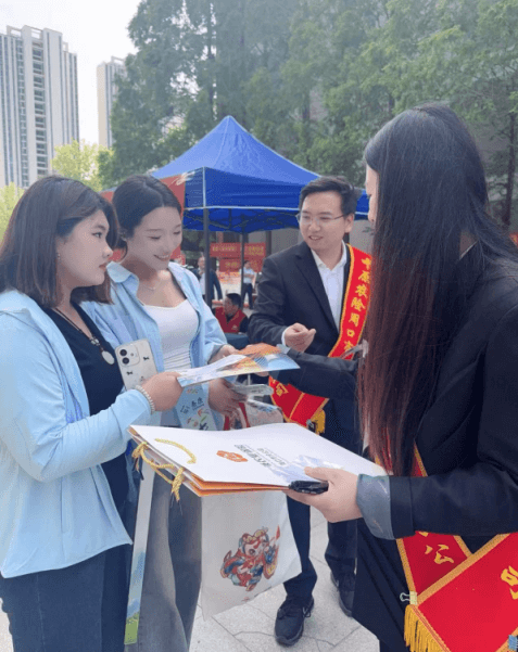 中原农险周口市分公司宣传反洗钱