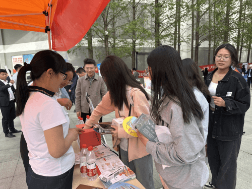 阳光财险周口中支组织开展反洗钱 宣传进校园活动