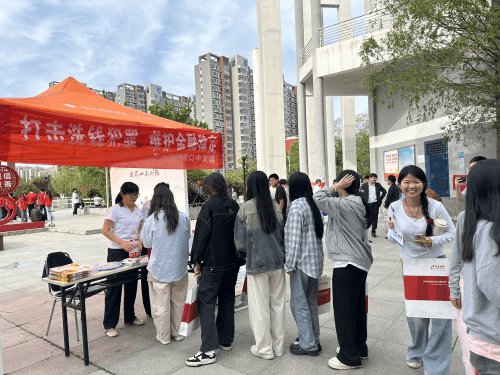 阳光财险周口中支组织开展反洗钱 宣传进校园活动