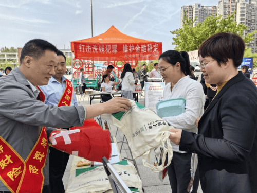 中国人寿财险周口中支开展2025年二季度反洗钱集中宣传活动